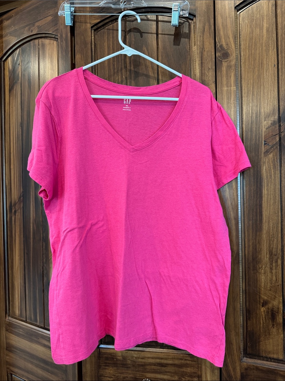 GAP Women's V-Neck Short Sleeve Tee — Hot Pink